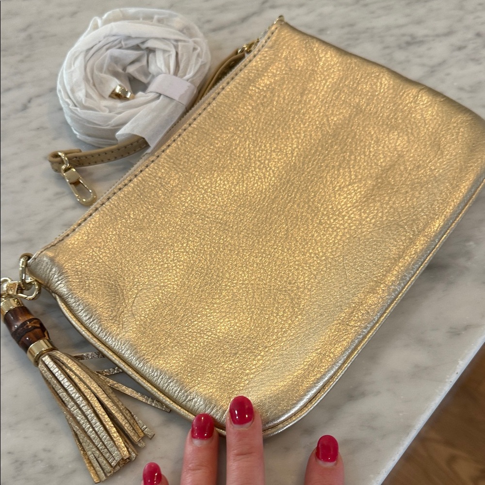 Lilly Pulitzer Pebbled Gold Tassel Clutch w Crossbody Bag strap - Picture 2 of 3